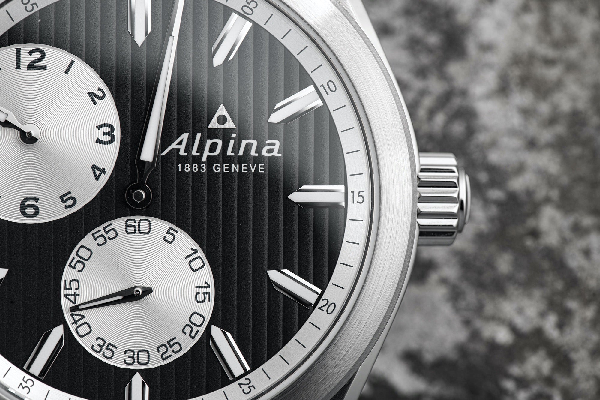 Alpiner Regulator Automatic:  the special cult triple display is back